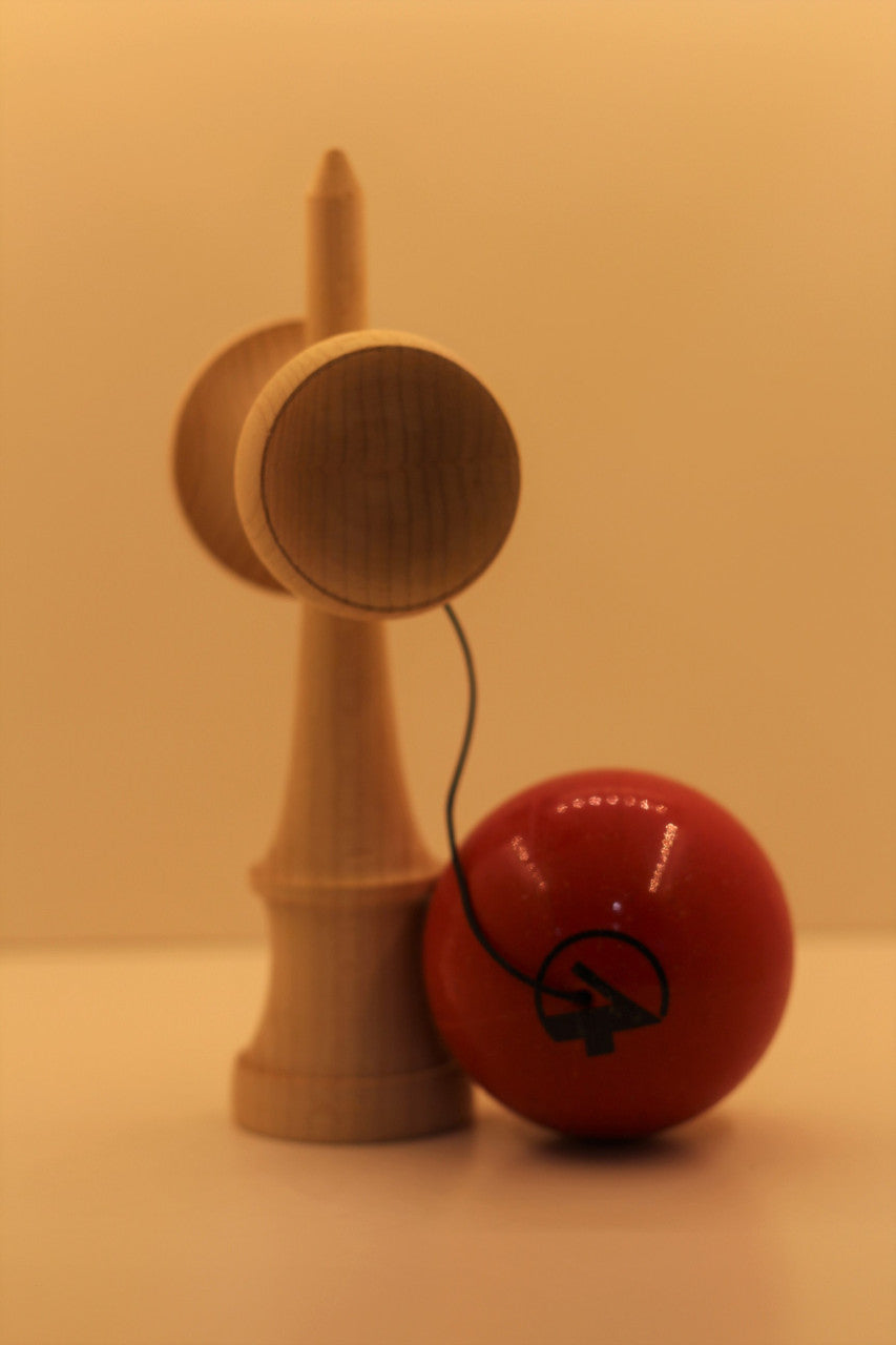 Kendama Maple Red and natural split Sticky